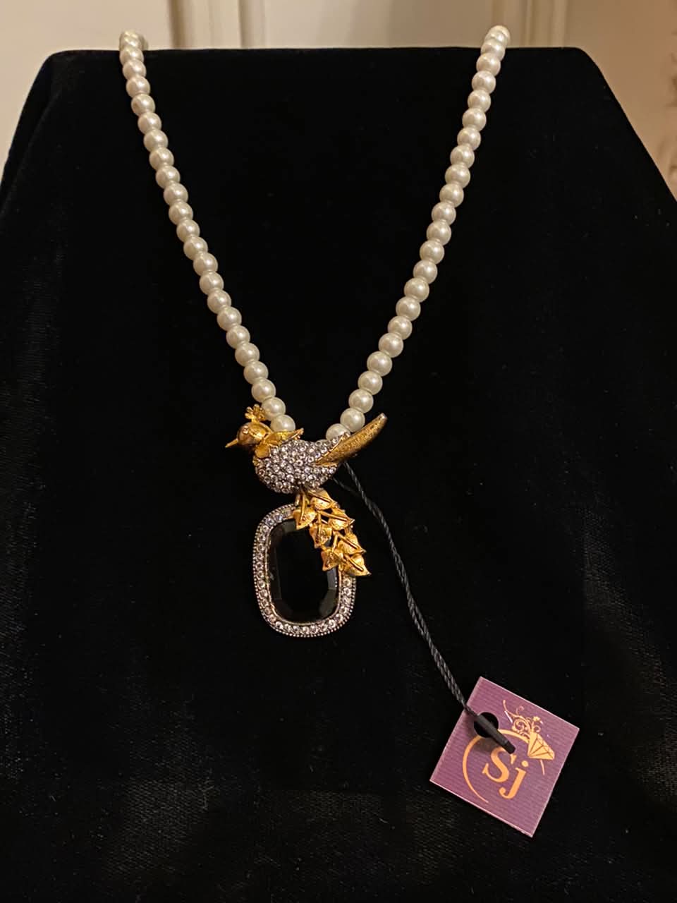 Elegant Freshwater Pearl Necklace with Black Crystal Pendant