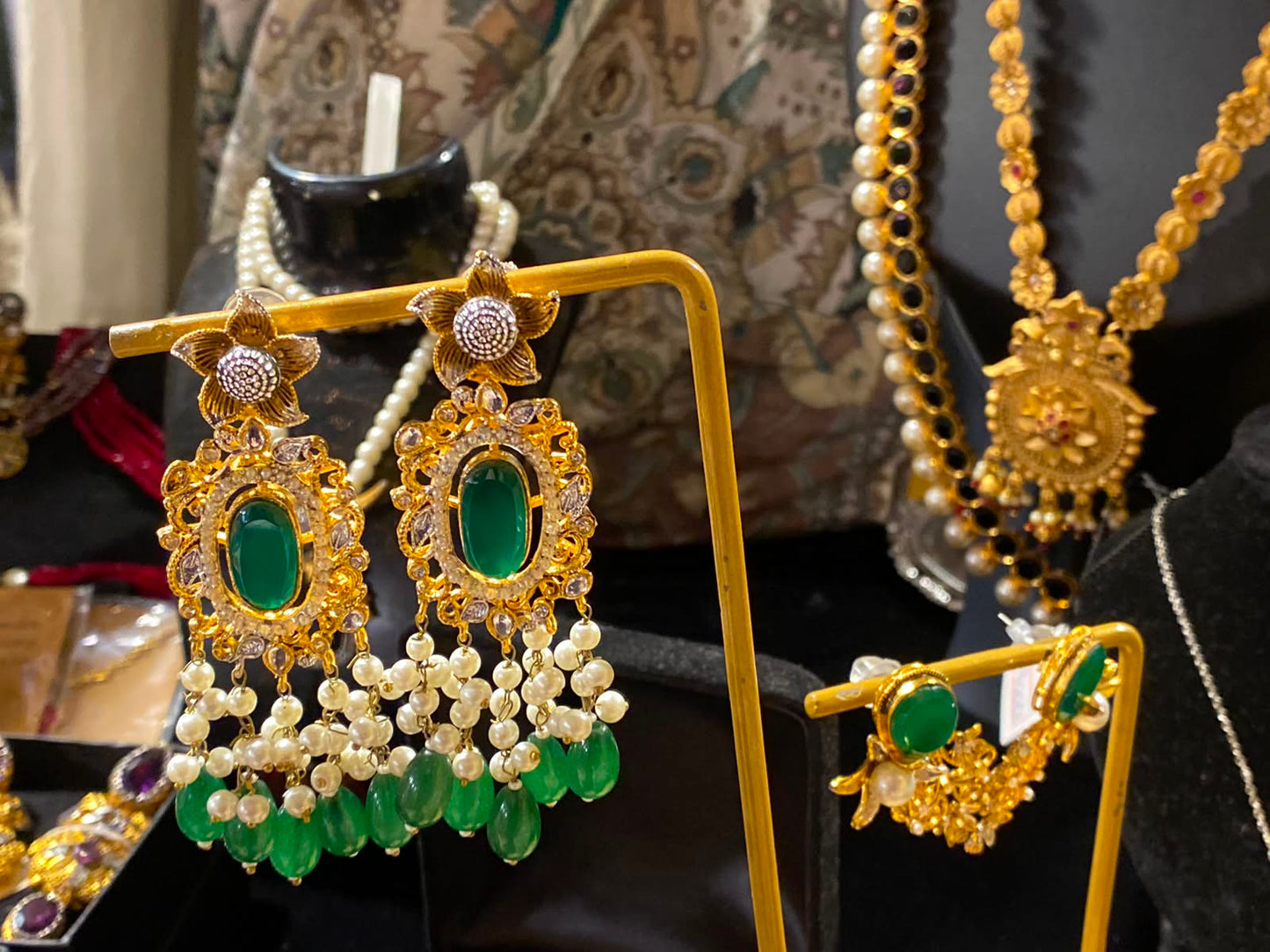 A Perfect Blend of Royal Elegance & Timeless Beauty